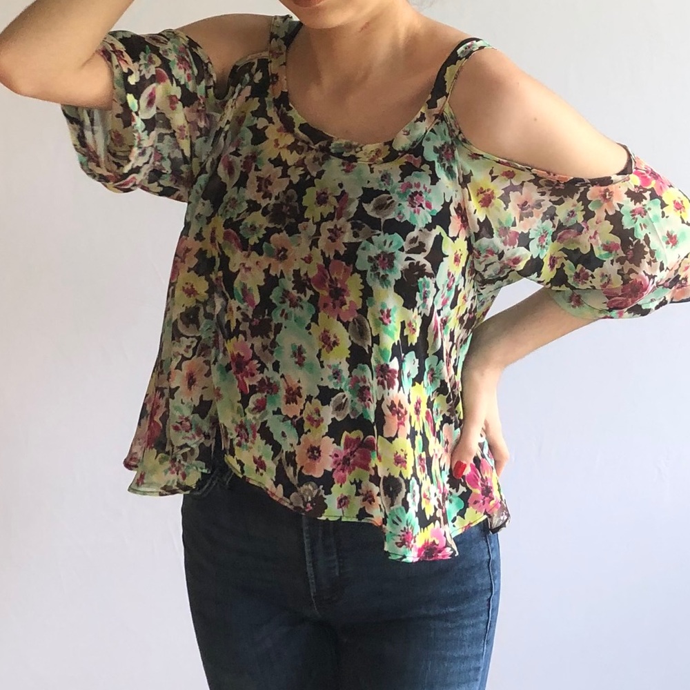 Floral Flowy Millou Shirt Cold Shoulder